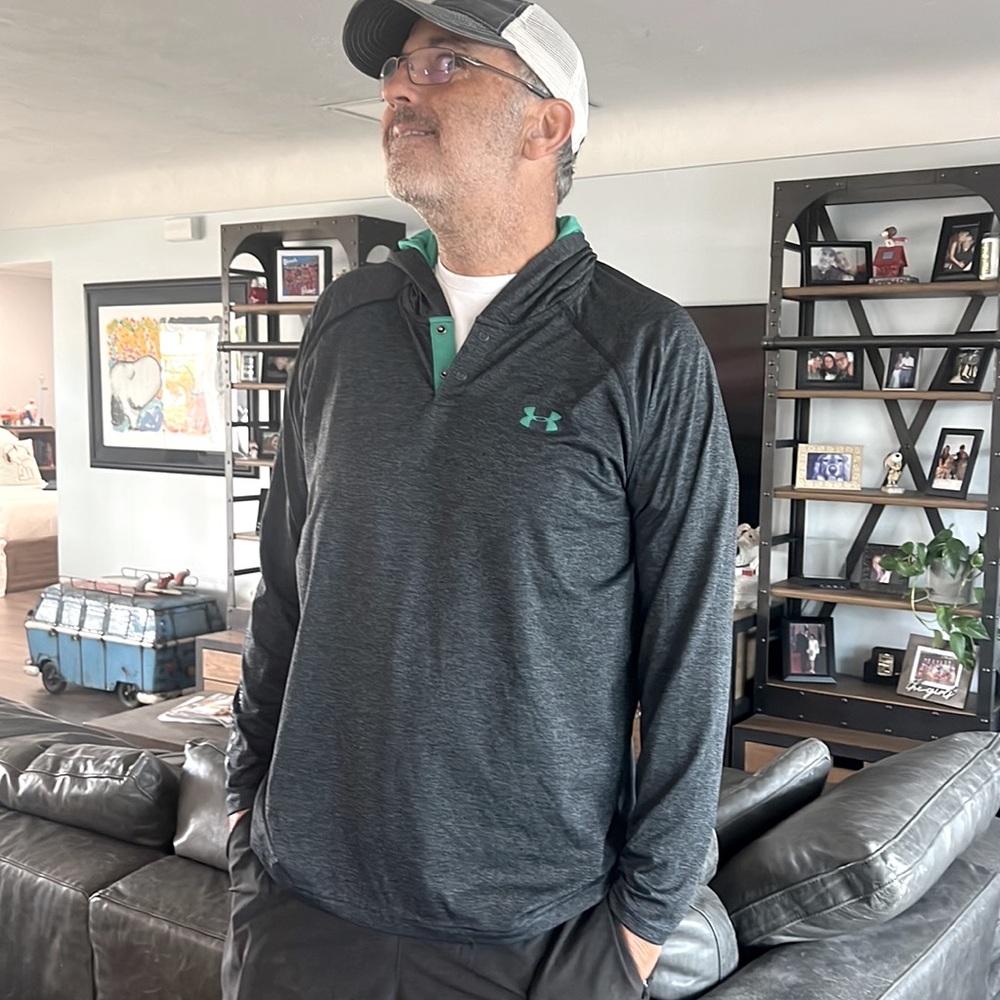 XL Men's heat gear loose fit Under Armour pullover